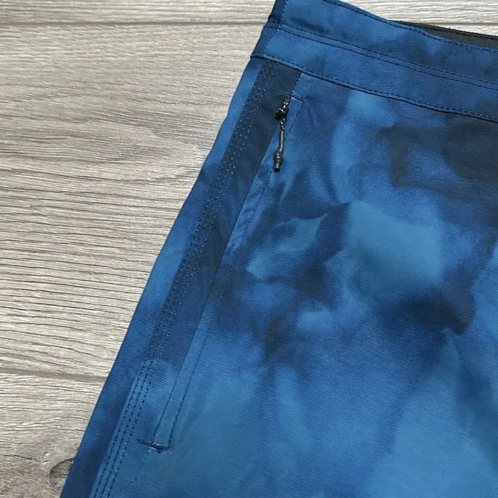 Vans Voyage Tie Dye Swim Board‎ Shorts Blue Size 38